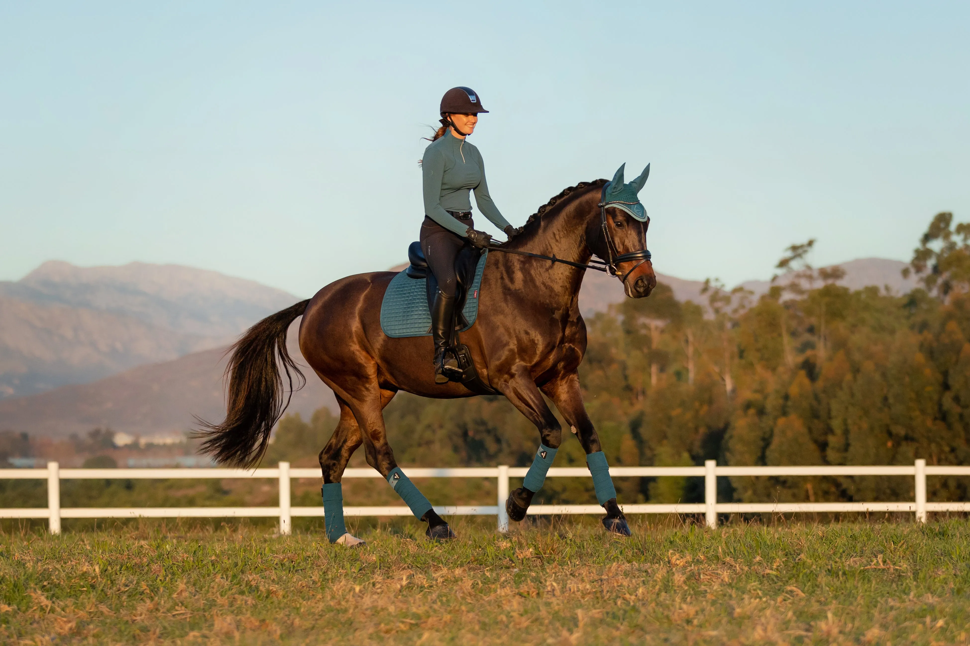 Base Layer "Liberte" in Marine von LeMieux