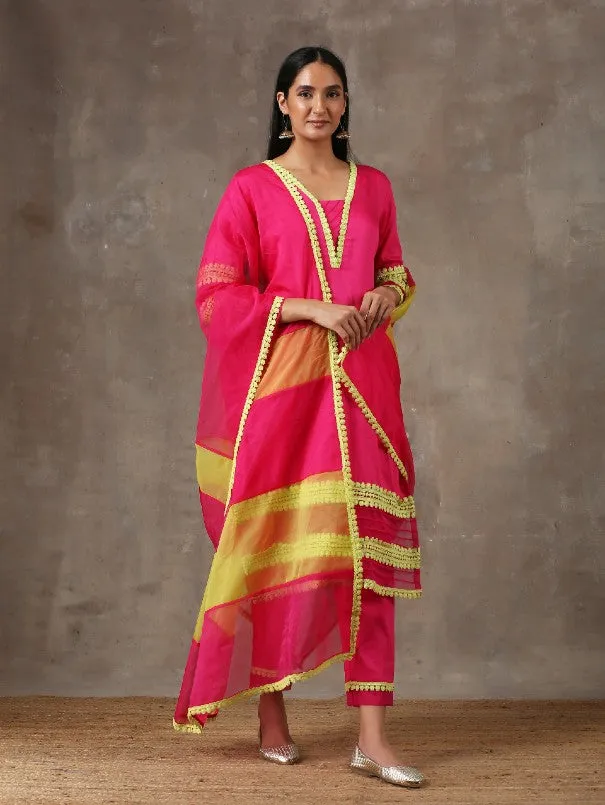 Fuschia Cotton Kurta Set With Organza Dupatta (Set of 3)