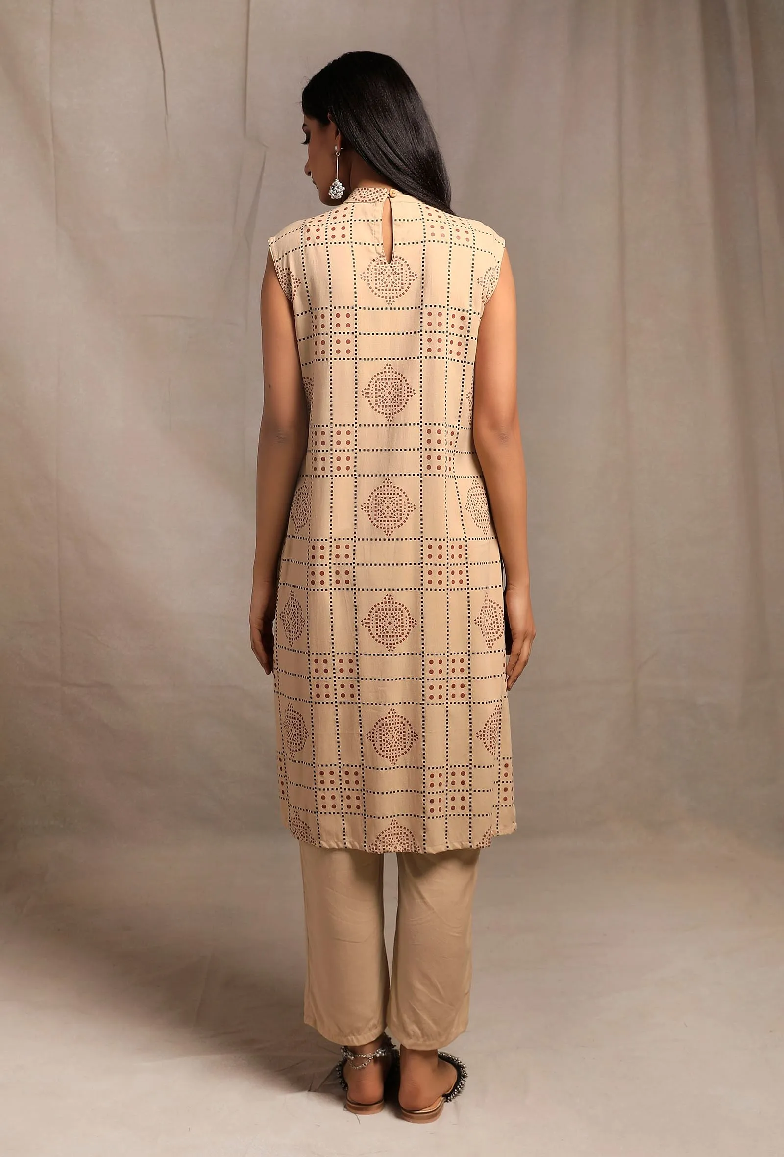 Set of 2: Ecru Hand Block Printed Sleeveless Kurta with Ecru Straight Fit Narrow Pants