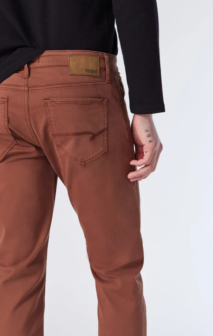 ZACH STRAIGHT LEG PANTS IN DOWNTOWN BROWN TWILL